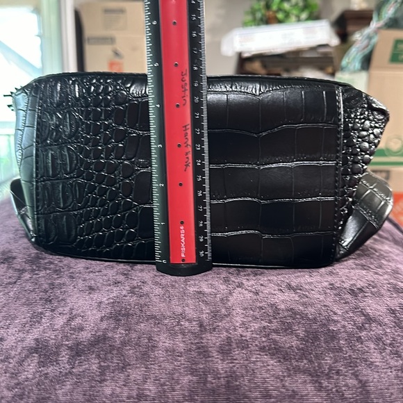 Black guess purse - Picture 3 of 9